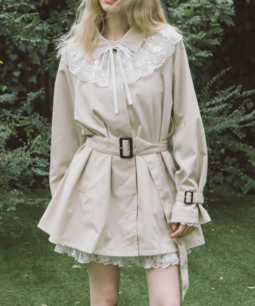 archives（アルシーヴ）の「【今季ゲキ推し！展示会人気NO.1！トレンドアウター】レースカラー付ミドルトレンチコート（トレンチコート・レディース・オリーブ/ネイビー/ベージュ・MEDIUM）」の2枚目の写真