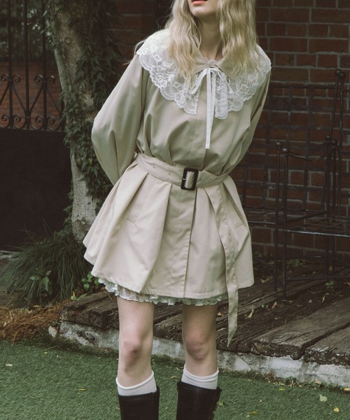 archives（アルシーヴ）の「【今季ゲキ推し！展示会人気NO.1！トレンドアウター】レースカラー付ミドルトレンチコート（トレンチコート・レディース・オリーブ/ネイビー/ベージュ・MEDIUM）」の18枚目の写真