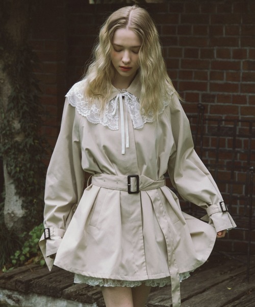 archives（アルシーヴ）の「【今季ゲキ推し！展示会人気NO.1！トレンドアウター】レースカラー付ミドルトレンチコート（トレンチコート・レディース・オリーブ/ネイビー/ベージュ・MEDIUM）」の20枚目の写真