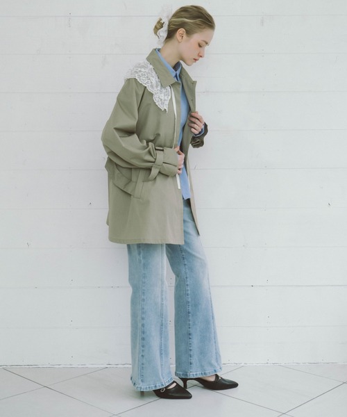 archives（アルシーヴ）の「【今季ゲキ推し！展示会人気NO.1！トレンドアウター】レースカラー付ミドルトレンチコート（トレンチコート・レディース・オリーブ/ネイビー/ベージュ・MEDIUM）」の4枚目の写真