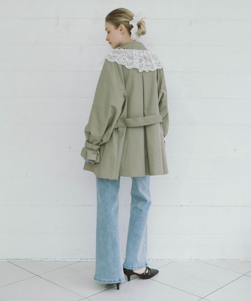 archives（アルシーヴ）の「【今季ゲキ推し！展示会人気NO.1！トレンドアウター】レースカラー付ミドルトレンチコート（トレンチコート・レディース・オリーブ/ネイビー/ベージュ・MEDIUM）」の5枚目の写真