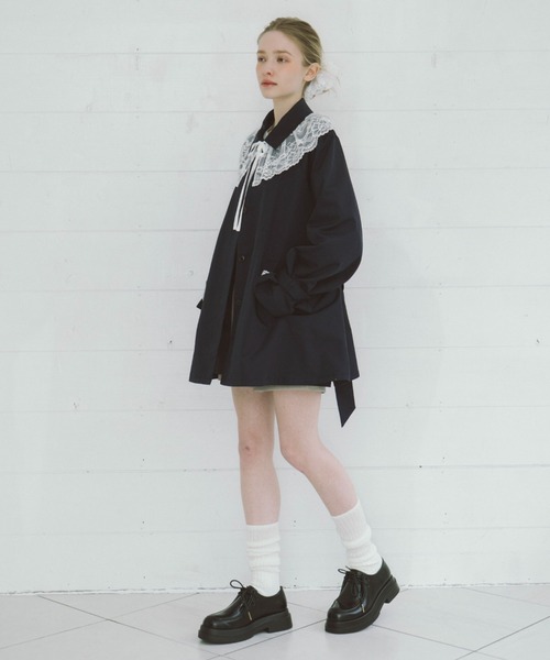 archives（アルシーヴ）の「【今季ゲキ推し！展示会人気NO.1！トレンドアウター】レースカラー付ミドルトレンチコート（トレンチコート・レディース・オリーブ/ネイビー/ベージュ・MEDIUM）」の14枚目の写真