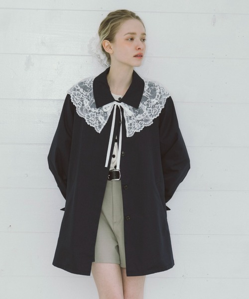 archives（アルシーヴ）の「【今季ゲキ推し！展示会人気NO.1！トレンドアウター】レースカラー付ミドルトレンチコート（トレンチコート・レディース・オリーブ/ネイビー/ベージュ・MEDIUM）」の6枚目の写真