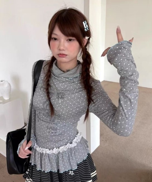 DIAVEL（ディアベル）の「【26春新作】ドット柄長袖インナーTシャツ / ハイネック風 レース付きトップス（Tシャツ/カットソー・レディース・グレー/ホワイト・M）」の21枚目の写真