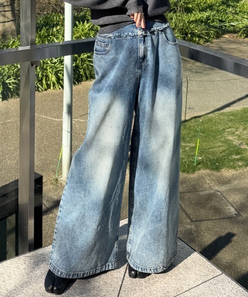FMiBL(ファミル)の「カットオフデニムワイドパンツ / ワイドシルエット 体型カバー(デニムパンツ・レディース・ブルー・FREE)」の1枚目の写真