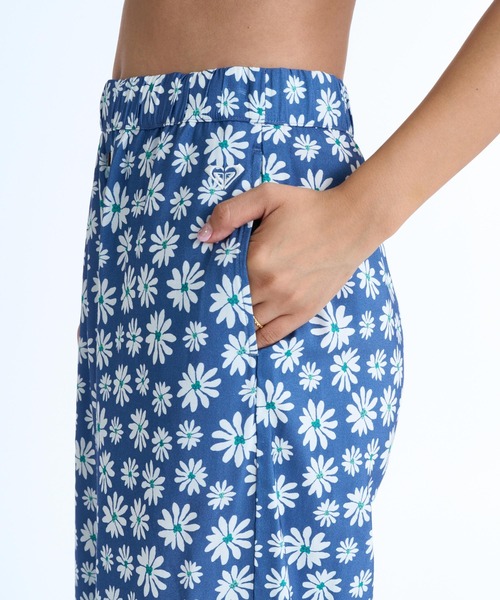 ROXY(ロキシー)の「ROXY ウィメンズ FLOWER SOUL ロングパンツ 【2026年春夏モデル】/ロキシー花柄・ストライプ・チェック柄ボトムス(その他パンツ・レディース・ネイビー/ピンク/グリーン・SMALL/MEDIUM/LARGE)」の15枚目の写真