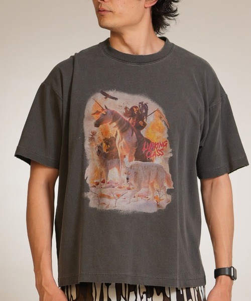 LURKING CLASS(ラーキングクラス)の「【ムラサキスポーツ限定】LURKING CLASS/ラーキングクラス 半袖 Tシャツ フロントプリント ST26STM11(Tシャツ/カットソー・メンズ・ブラック・L)」の1枚目の写真