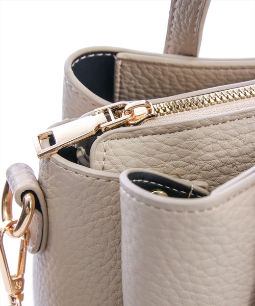 clear（クリア）の「レザー多機能2WAYトートバッグ［大人 カジュアル 着回し力抜群］≪新作≫（トートバッグ・レディース・ベージュ/ブラック・F）」の10枚目の写真