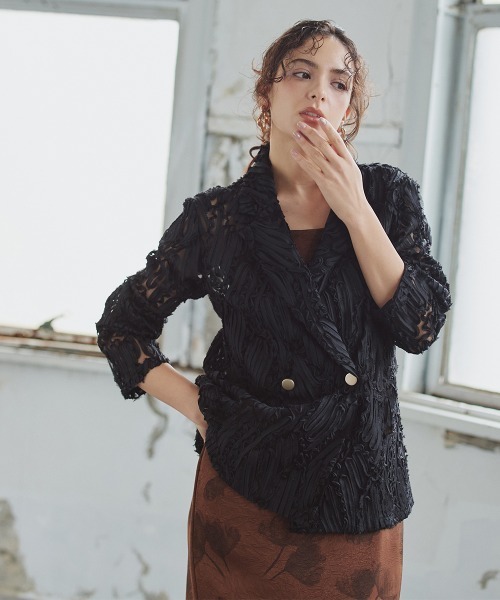 Callarus（カラルス）の「＜単品＞テープ刺繍チュールダブルテーラードジャケット〔Callarus〕（テーラードジャケット・レディース・アイボリー/ブラック・M/L/LL/3L）」の4枚目の写真