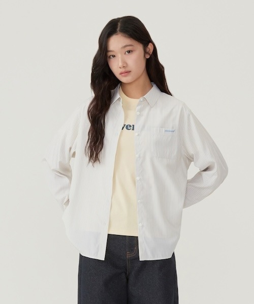 COVERNAT(カバーナット)の「WOMEN OVERSIZED STRIPED SHIRT(シャツ/ブラウス・レディース・アイボリー/ブルー・MEDIUM/SMALL)」の1枚目の写真