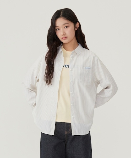 COVERNAT(カバーナット)の「WOMEN OVERSIZED STRIPED SHIRT(シャツ/ブラウス・レディース・アイボリー/ブルー・MEDIUM/SMALL)」の6枚目の写真