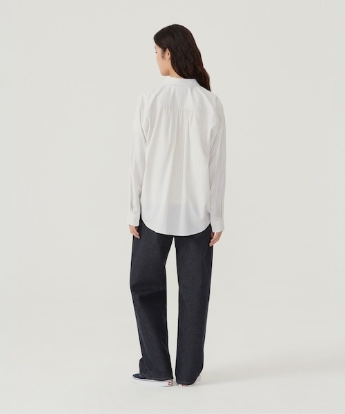 COVERNAT(カバーナット)の「WOMEN OVERSIZED STRIPED SHIRT(シャツ/ブラウス・レディース・アイボリー/ブルー・MEDIUM/SMALL)」の5枚目の写真