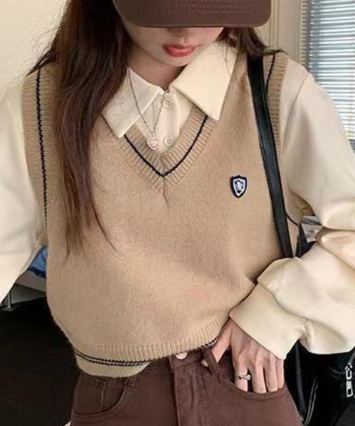 NANEA(ナネア)の「エンブレム刺しゅう Vネックラインベスト(ベスト・レディース・ベージュ/ホワイト/ブラック/グレー・フリー)」の18枚目の写真
