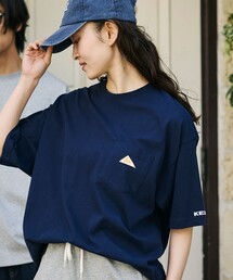 KELTY（ケルティ）の「<UVカット・接触冷感・吸水速乾> KELTY×FREAK'S STORE/ケルティ 別注 ワンポイント ヴィンテージロゴ クルーネック ポケットTシャツ/限定（Tシャツ/カットソー）」