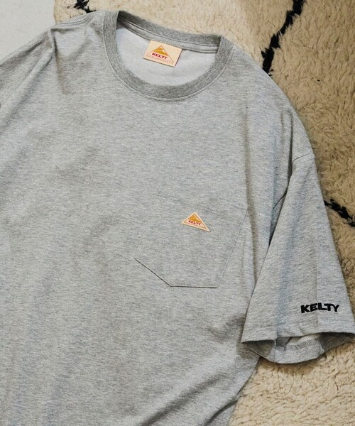 FREAK'S STORE(フリークスストア)の「限定展開 KELTY×FREAK'S STORE ケルティ 別注 ワンポイント ヴィンテージロゴ クルーネック ポケットTシャツ UVカット 接触冷感 吸水速乾(Tシャツ/カットソー・メンズ・オリーブ/ベージュ/スミクロ/ネイビー/ブラック/ピンク/ホワイト/杢グレー・LARGE/MEDIUM/SMALL/X-LARGE)」の22枚目の写真