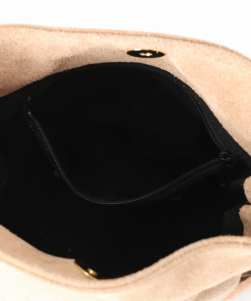 AP STUDIO(エーピーストゥディオ)の「【AULENTTI/オウレンティ】フリンジスエードバッグ(ショルダーバッグ・レディース・ベージュ・FREE)」の17枚目の写真