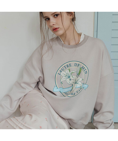 LAUTREDE MIN(ロートルドミン)の「Lautre Lily Navy Sweatshirts(スウェット・レディース・ライトグレー/ネイビー・FREE)」の2枚目の写真