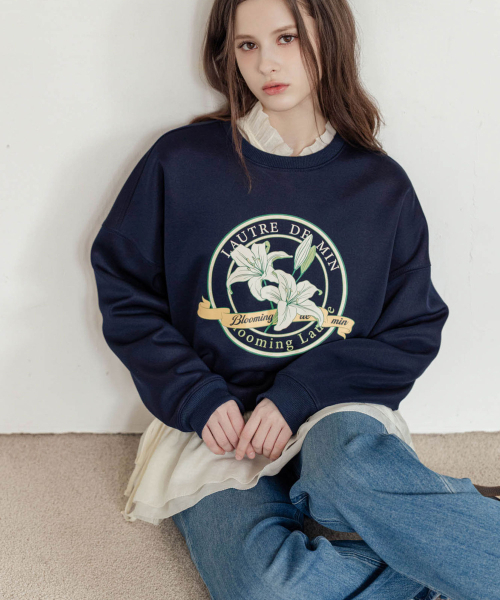 LAUTREDE MIN(ロートルドミン)の「Lautre Lily Navy Sweatshirts(スウェット・レディース・ライトグレー/ネイビー・FREE)」の4枚目の写真