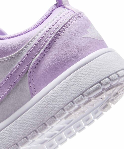 JORDAN BRAND(ジョーダンブランド)の「ジョーダン 1 LOW ALT リトルキッズシューズ / Jordan 1 Low Alt Little Kids' Shoes DR9748-500 Barely Grape(スニーカー・キッズ・パープル・20/19.5/19/18.5/18/17.5/17/16.5/21.5/22/21/20.5)」の8枚目の写真
