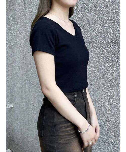 MURUA(ムルーア)の「ライティングロゴプレートTシャツ(Tシャツ/カットソー・レディース・パープル/ブラック/ホワイト・FREE)」の7枚目の写真