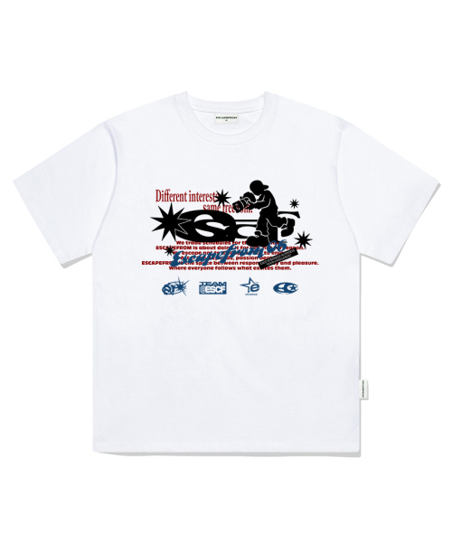 ESCAPEFROM(エスケープフロム)の「フォトグラファー ESCF ロゴ コラージュ プリント オーバーサイズ 半袖Tシャツ ホワイト(Tシャツ/カットソー・レディース・その他・SMALL/MEDIUM/LARGE)」の2枚目の写真