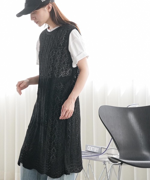 mili an deni(ミリアンデニ)の「バックスリットノースリ透かし編みニットベスト(ベスト・レディース・オフホワイト/ブラック・M)」の10枚目の写真