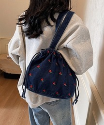 [韓国トレンド] チェリー刺繍デニム巾着バッグ
