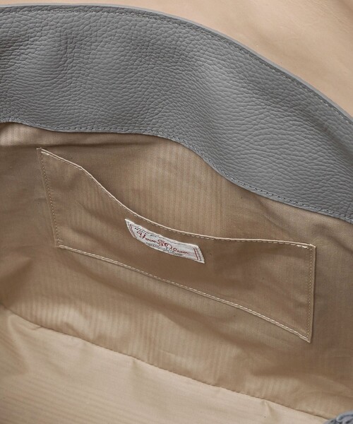 YOUNG&OLSEN The DRYGOODS STORE(ヤングアンドオルセン)の「<YOUNG&OLSEN The DRYGOODS STORE>エンボス レザー デラックス トートM トートバッグ(トートバッグ・メンズ・ブラック/グレー系・FREE)」の9枚目の写真