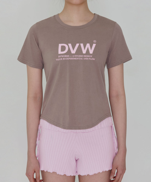 DEVIWEAR(デヴィウェア)の「DVWロゴ半袖Tシャツ DEVI-T0154-ココア(Tシャツ/カットソー・レディース・ブラウン・SMALL/MEDIUM)」の7枚目の写真
