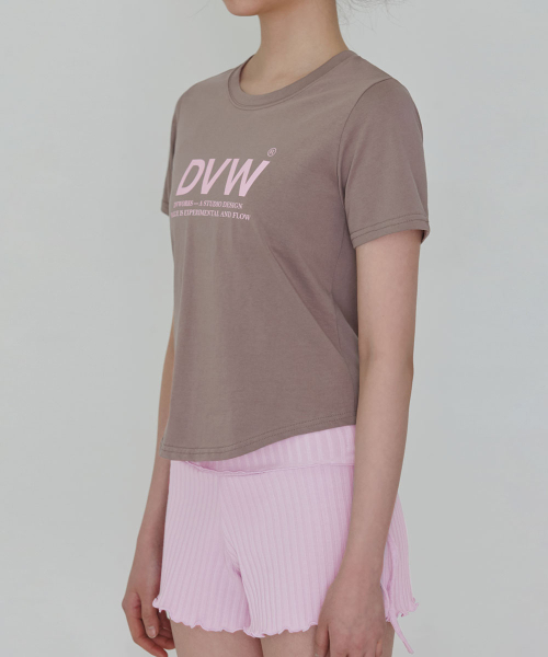 DEVIWEAR(デヴィウェア)の「DVWロゴ半袖Tシャツ DEVI-T0154-ココア(Tシャツ/カットソー・レディース・ブラウン・SMALL/MEDIUM)」の6枚目の写真