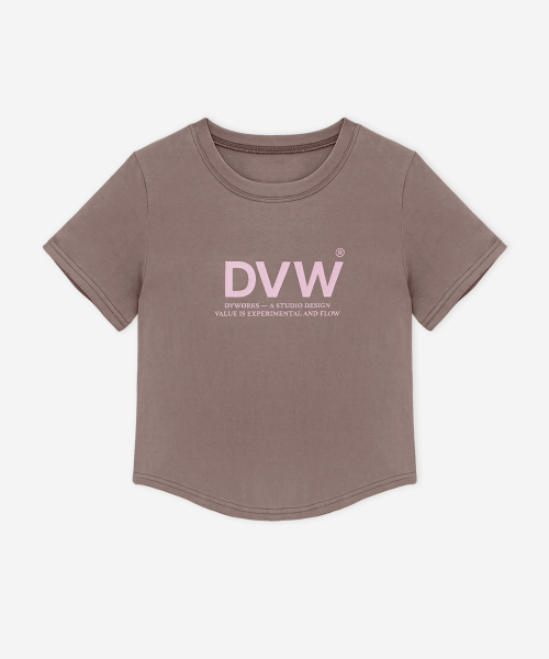 DEVIWEAR(デヴィウェア)の「DVWロゴ半袖Tシャツ DEVI-T0154-ココア(Tシャツ/カットソー・レディース・ブラウン・SMALL/MEDIUM)」の3枚目の写真