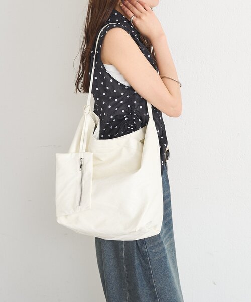mystic(ミスティック)の「ポーチ付きナイロンBIGトート(トートバッグ・レディース・ピンク/オフホワイト/ブラック・ONE SIZE)」の4枚目の写真