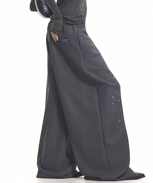 neos(ネオス)の「【neos】ルーズシルエット 薄手 メタルスタッズデザイン ワイド スウェットパンツ レディース(スウェットパンツ・レディース・グレー/チャコールグレー・X-LARGE/LARGE/MEDIUM)」の5枚目の写真