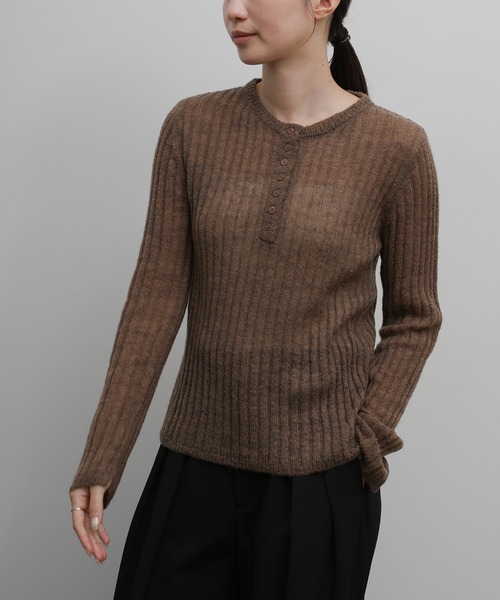 select MOCA Et(セレクトモカエト)の「【Et】Sheer Ribbed Henley Neck Knit(ニット/セーター・レディース・チャコール/ブラウン/ライトグレー・FREE)」の11枚目の写真