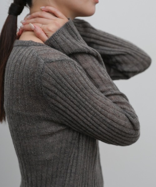 select MOCA Et(セレクトモカエト)の「【Et】Sheer Ribbed Henley Neck Knit(ニット/セーター・レディース・チャコール/ブラウン/ライトグレー・FREE)」の21枚目の写真