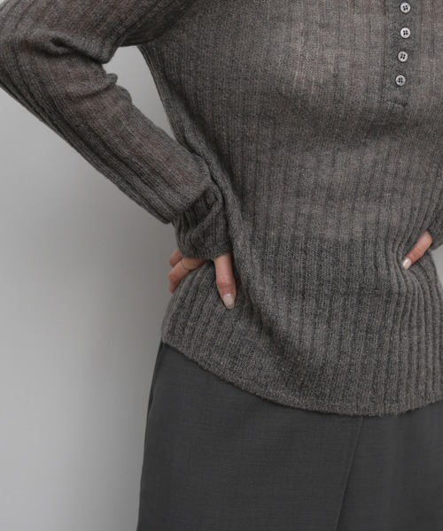 select MOCA Et(セレクトモカエト)の「【Et】Sheer Ribbed Henley Neck Knit(ニット/セーター・レディース・チャコール/ブラウン/ライトグレー・FREE)」の22枚目の写真
