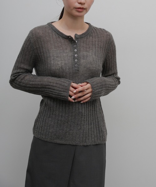 select MOCA Et(セレクトモカエト)の「【Et】Sheer Ribbed Henley Neck Knit(ニット/セーター・レディース・チャコール/ブラウン/ライトグレー・FREE)」の16枚目の写真