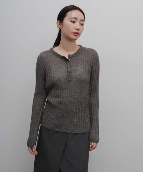 select MOCA Et(セレクトモカエト)の「【Et】Sheer Ribbed Henley Neck Knit(ニット/セーター・レディース・チャコール/ブラウン/ライトグレー・FREE)」の17枚目の写真