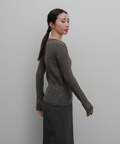 select MOCA Et(セレクトモカエト)の「【Et】Sheer Ribbed Henley Neck Knit(ニット/セーター・レディース・チャコール/ブラウン/ライトグレー・FREE)」の19枚目の写真