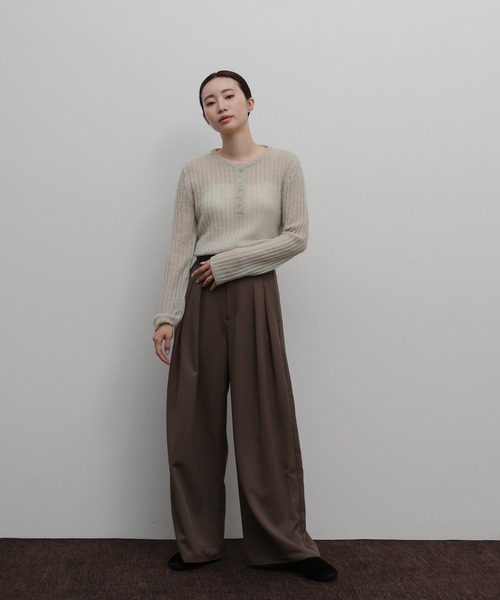 select MOCA Et(セレクトモカエト)の「【Et】Sheer Ribbed Henley Neck Knit(ニット/セーター・レディース・チャコール/ブラウン/ライトグレー・FREE)」の6枚目の写真