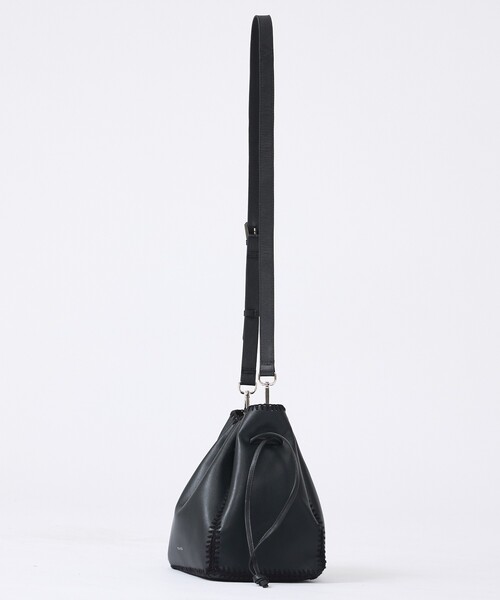 YArKA(ヤーカ)の「【YArKA/ヤーカ】real leather knit embroidery square soulder bag/リアルレザースクエアショルダーバッグ/ユニセックス(ショルダーバッグ・メンズ・ブラック・フリー)」の6枚目の写真