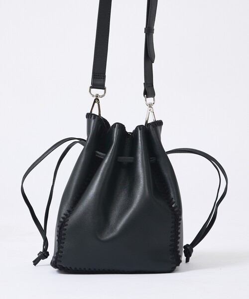 YArKA(ヤーカ)の「【YArKA/ヤーカ】real leather knit embroidery square soulder bag/リアルレザースクエアショルダーバッグ/ユニセックス(ショルダーバッグ・メンズ・ブラック・フリー)」の4枚目の写真