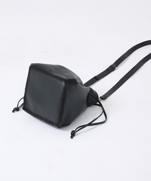 YArKA(ヤーカ)の「【YArKA/ヤーカ】real leather knit embroidery square soulder bag/リアルレザースクエアショルダーバッグ/ユニセックス(ショルダーバッグ・メンズ・ブラック・フリー)」の12枚目の写真