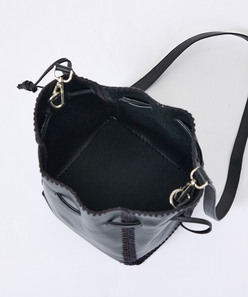 YArKA(ヤーカ)の「【YArKA/ヤーカ】real leather knit embroidery square soulder bag/リアルレザースクエアショルダーバッグ/ユニセックス(ショルダーバッグ・メンズ・ブラック・フリー)」の11枚目の写真