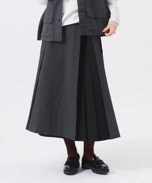 Gramicci(グラミチ)の「【別注】Gramicci / プリーツ スカート 26FW(スカート・レディース・ブラック系/ネイビー系・ONE SIZE)」の1枚目の写真