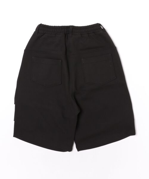 Chikashitsu +（チカシツプラス）の「【Chikashitsu +】volume tuck bermuda sweat pants (2color) / 【チカシツプラス】ボリュームタックバミューダスウェットパンツ（スウェットパンツ・メンズ・グレー/ブラック・ONE SIZE）」の3枚目の写真