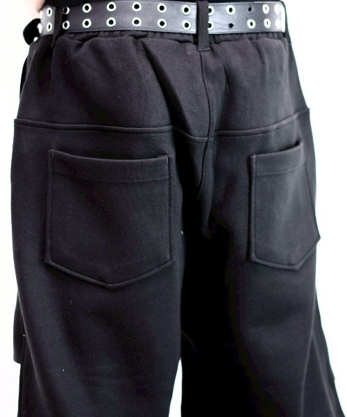 Chikashitsu +(チカシツプラス)の「【Chikashitsu +】volume tuck bermuda sweat pants (2color) / 【チカシツプラス】ボリュームタックバミューダスウェットパンツ(スウェットパンツ・メンズ・グレー/ブラック・ONE SIZE)」の19枚目の写真