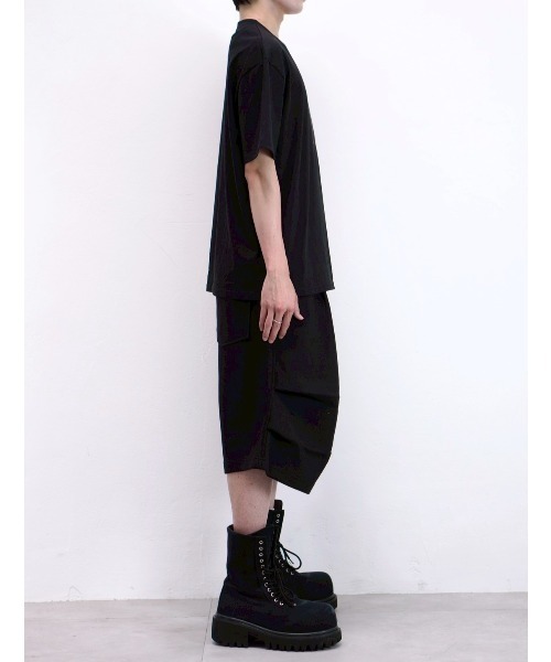 Chikashitsu +(チカシツプラス)の「【Chikashitsu +】volume tuck bermuda sweat pants (2color) / 【チカシツプラス】ボリュームタックバミューダスウェットパンツ(スウェットパンツ・メンズ・グレー/ブラック・ONE SIZE)」の13枚目の写真