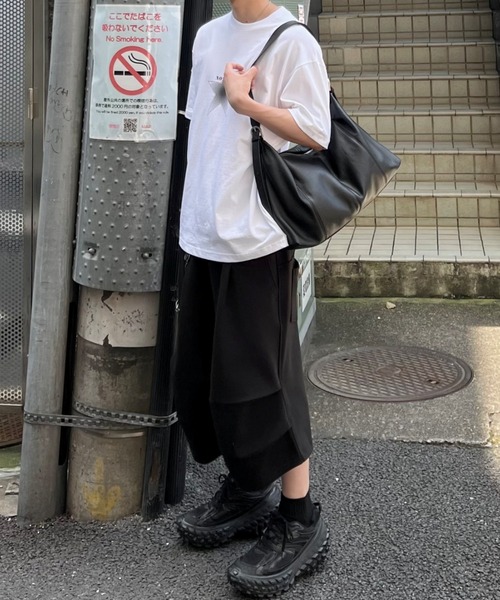 Chikashitsu +(チカシツプラス)の「【Chikashitsu +】volume tuck bermuda sweat pants (2color) / 【チカシツプラス】ボリュームタックバミューダスウェットパンツ(スウェットパンツ・メンズ・グレー/ブラック・ONE SIZE)」の10枚目の写真