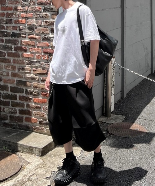 Chikashitsu +(チカシツプラス)の「【Chikashitsu +】volume tuck bermuda sweat pants (2color) / 【チカシツプラス】ボリュームタックバミューダスウェットパンツ(スウェットパンツ・メンズ・グレー/ブラック・ONE SIZE)」の8枚目の写真